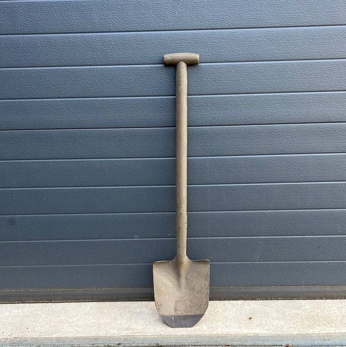 Shovel with potential light damage due to age. Shovel with potential light damage due to age.