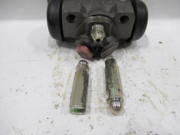 Wielremcilinder_links__Kaiser_jeep_M715 Wielremcilinder_links__Kaiser_jeep_M715