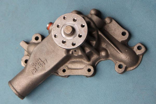 Waterpomp Chevrolet 6.2 liter Diesel V8