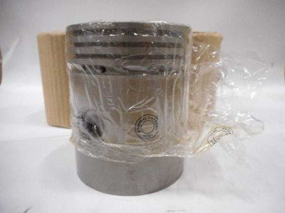 Zuigerset 0.060 in packaging with wooden background.