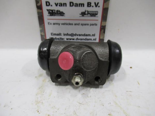 Wielremcilinder rechts, Kaiser jeep M715